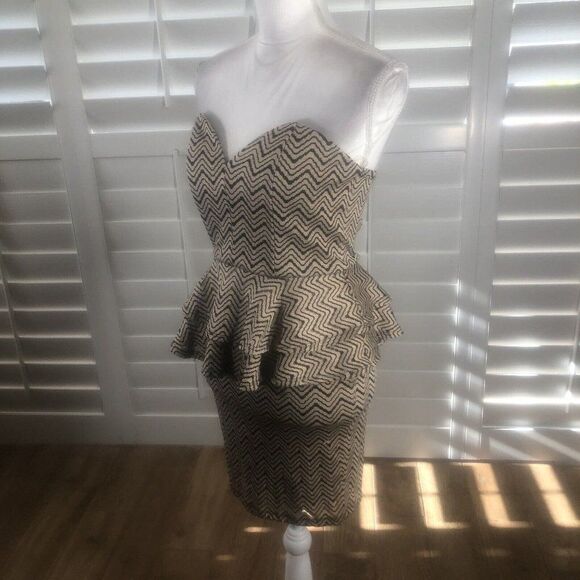 New A Gaci Strapless Stretch Sheath Mini Dress M Peplum Taupe Black Clubwear Hot - Picture 7 of 12